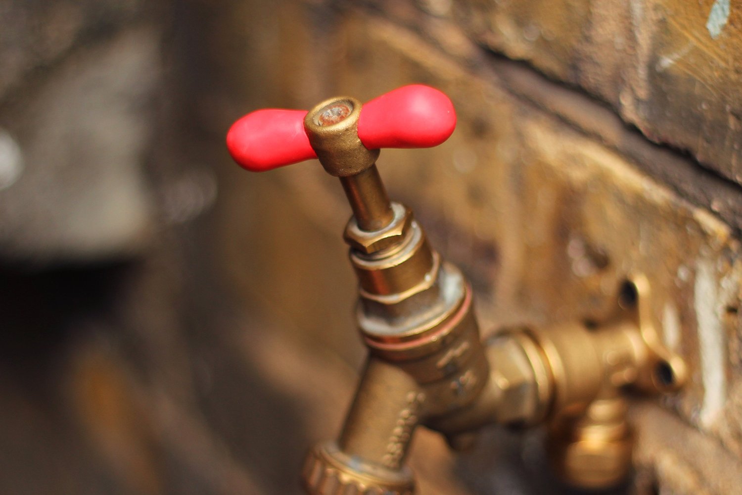 Sugru Moldable Glue on outdoor faucet